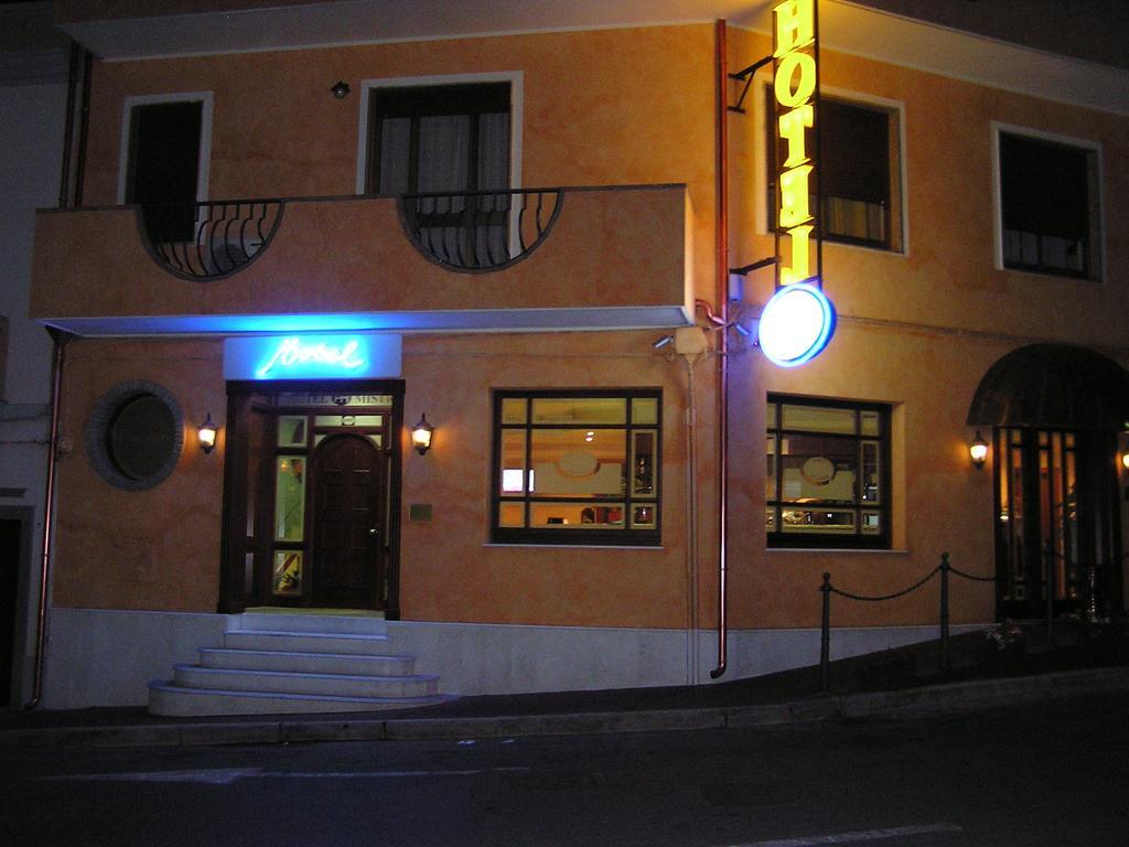 Hotel Mistral Portoscuso Esterno foto